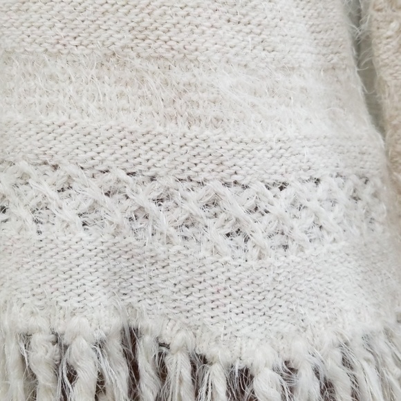 Renee C Ivory Fuzzy Knit Fringe Hem Sweater S - Picture 8 of 8